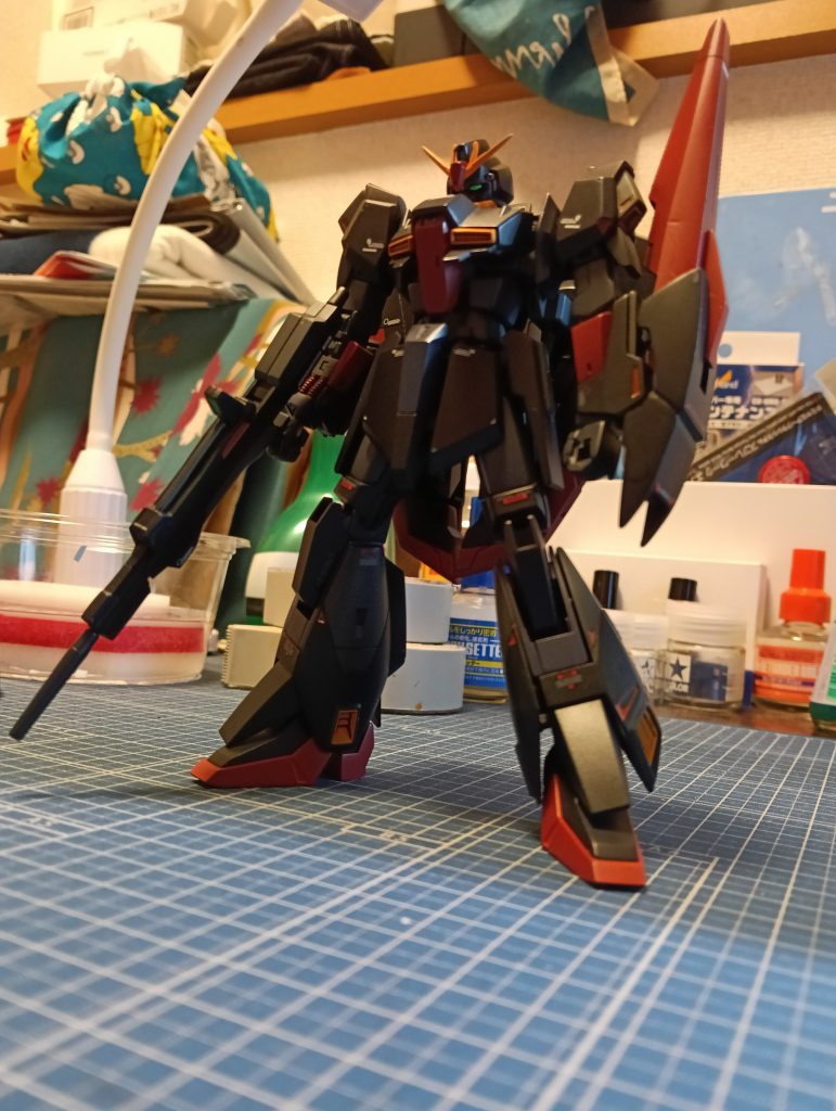 という訳で、いかがだったでしょうか僕的には今回の制作は…40点位ですかね理由は密度感のバランスがちょっと変かなっていうのと塗装剥がれや塗り分けミス、そしてエナメル塗料の拭き取りミスですね。配色は結構悪くなかったかも写真だと意外と目立たないんですが、肉眼だと1部パーツがめちゃくちゃオレンジ色になってます…急いでたとはいえ拭き取りもうちょっとしっかりやっておけば良かった…一段落ついたら一応YouTubeにも投稿したいなと思っているので、そちらも是非よろしくお願いします。最後までご覧いただきありがとうございました。 追記:投稿しようと思ってたんですけど、録画データが消えてしまったので、今回は投稿できなさそうです...