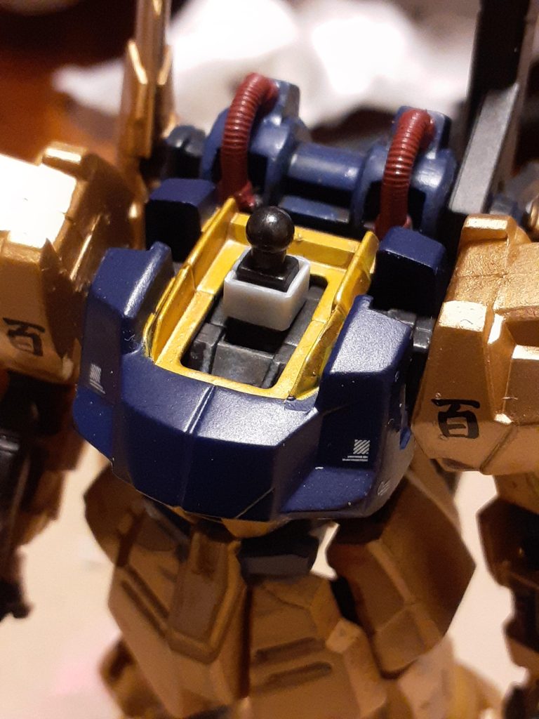 Gフレームは首が細く骨のようなので角プラパイプで一回り太くしています。