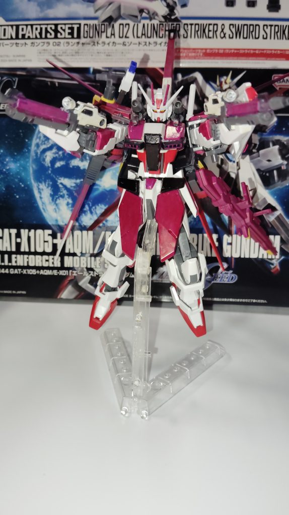 メイン武装である57mm高エネルギービームライフル、サブグリップレスの形は変えていない、