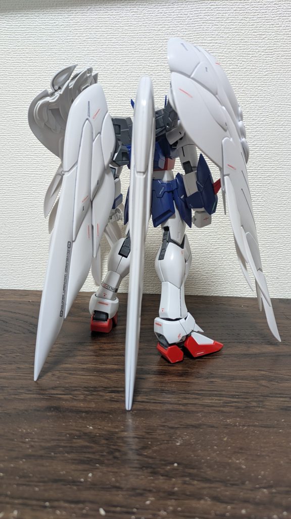 背面翼のボリュームが半端ないです。これでさらに各翼が展開するんですからね、、これはたまりません