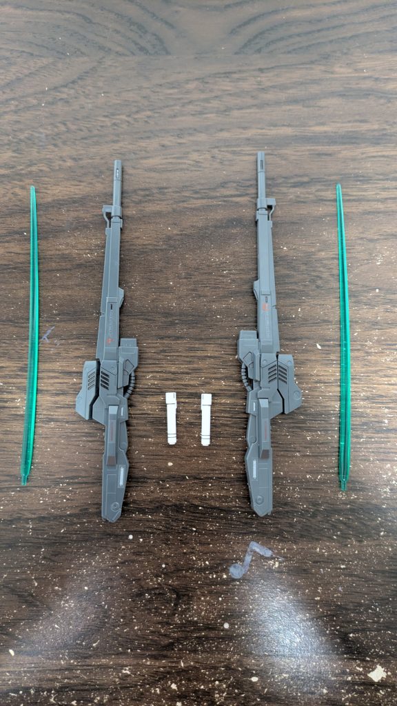 武器一覧バスターライフル×2ビームサーベル×2サーベルのエフェクトは少し湾曲していて、飾ったときに迫力を出せます。