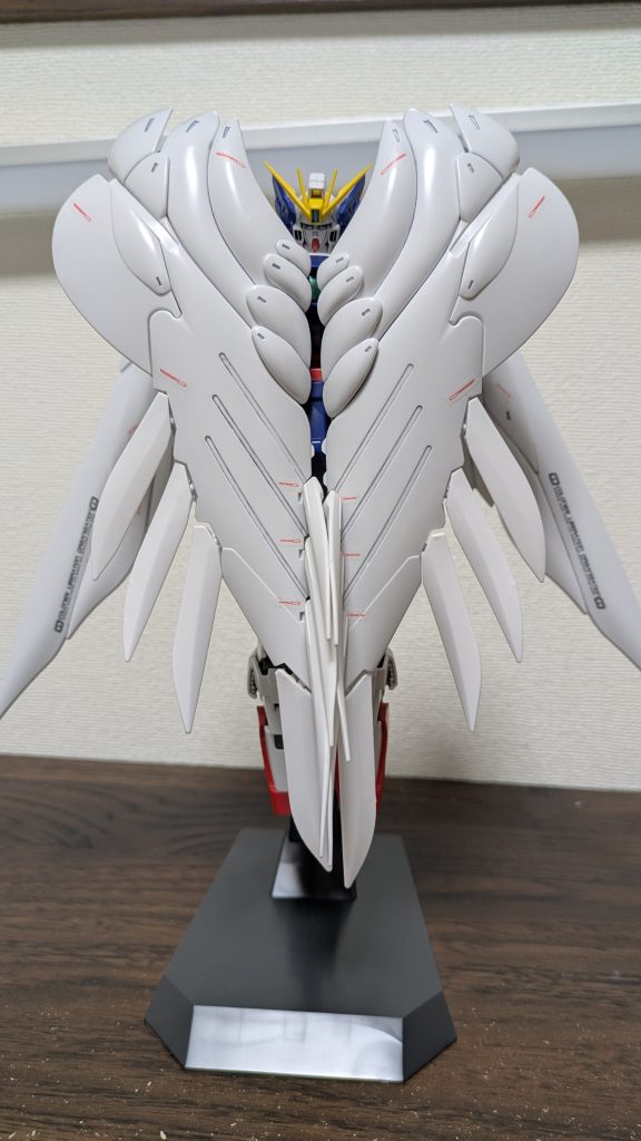 大気圏突入形態コンパクトなのでいつもこの形態で保管しています。中央の翼の境目はこれが限界でした、、チラミエ(*ノェノ)キャー