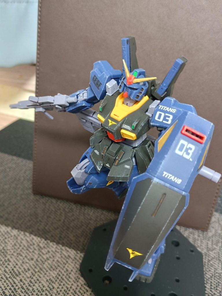 デカールは余り物を適当に貼りました。