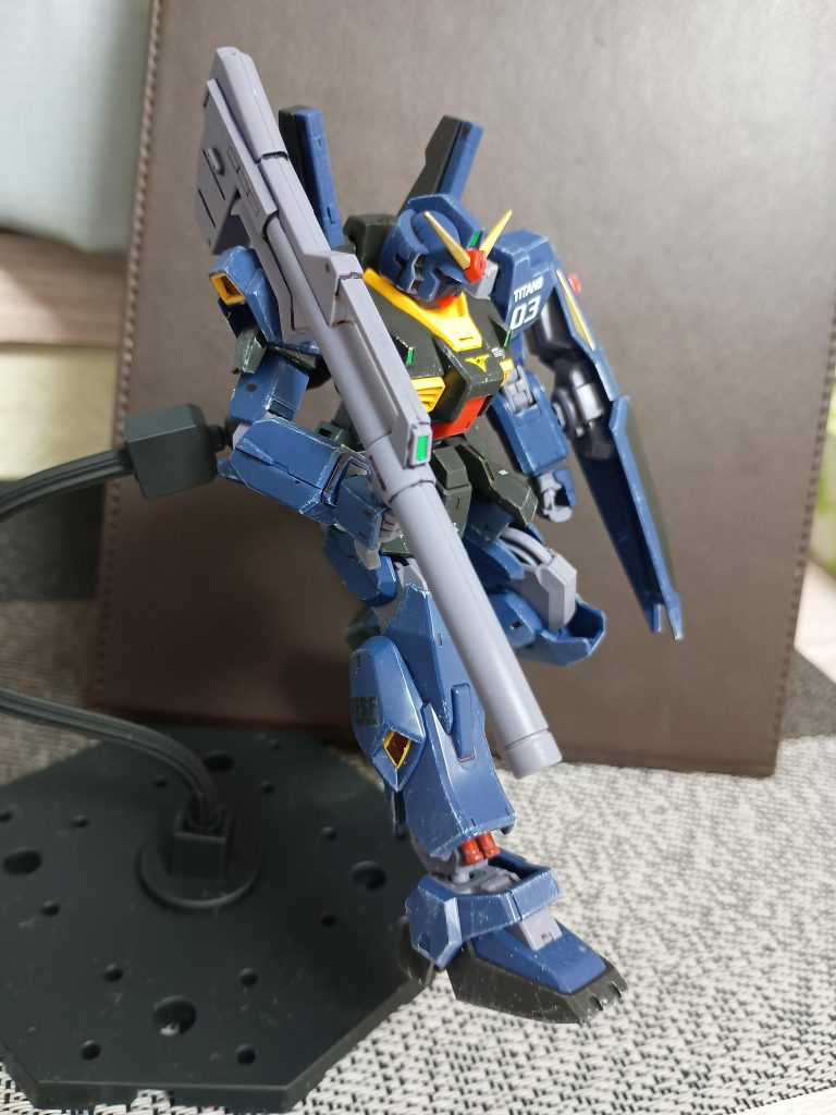 まだまだ修行が必要です。でもキットは合わせ目もほぼ無く良いキットでした。値段も安かったし、ガンプラ入門に最適ですね。それでは御観覧いただきありがとうございました!
