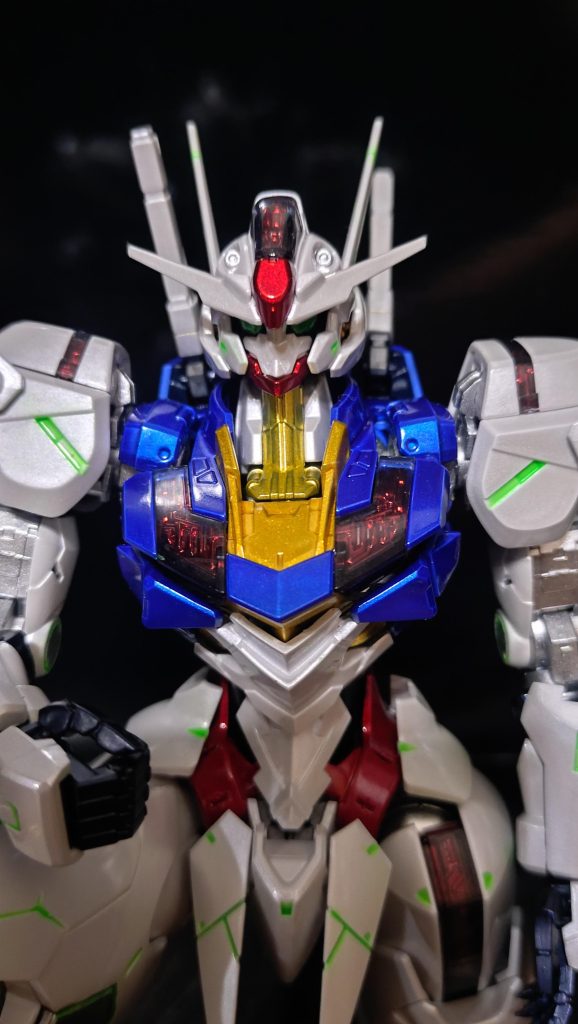 白装甲はパール、レッドはベルベットレッドの上にクリアレッド。他もメタリックに塗装してるけど、思ったよりギラギラ感がない。