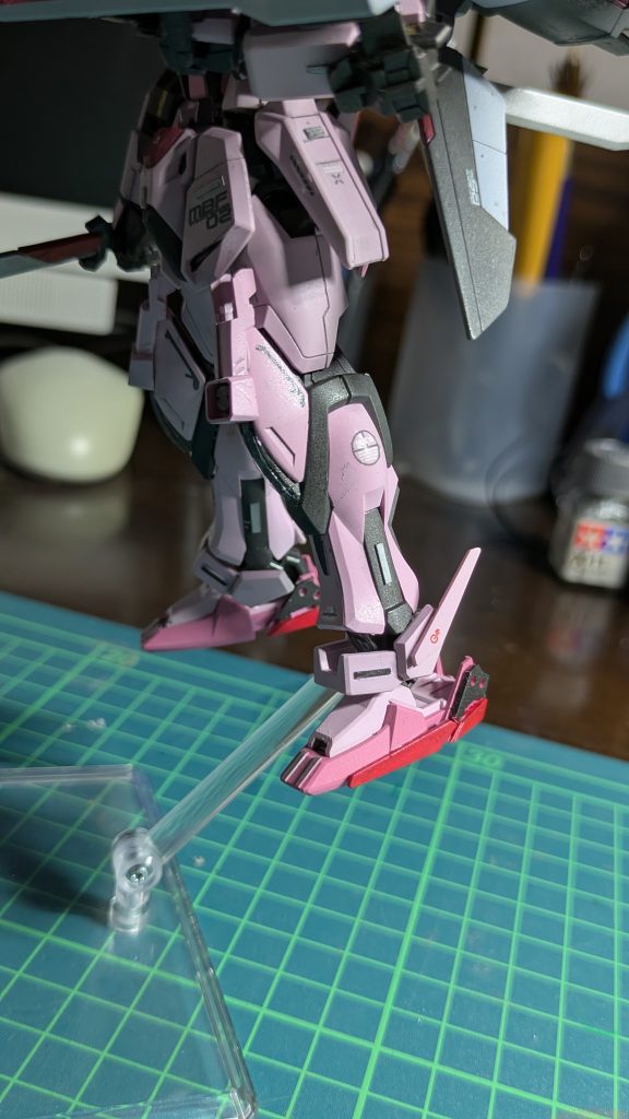 LEGS　足は結構気に入ってて膝のはアストレイ足とくるぶしはユニコーンの盾のやつ