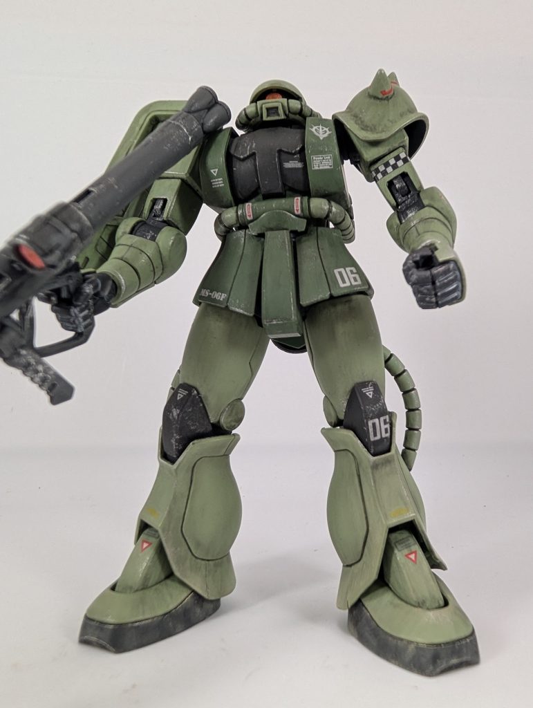 今回はデカールも頑張ってみましたが……うん、センスないですね(zaku-kao4)
