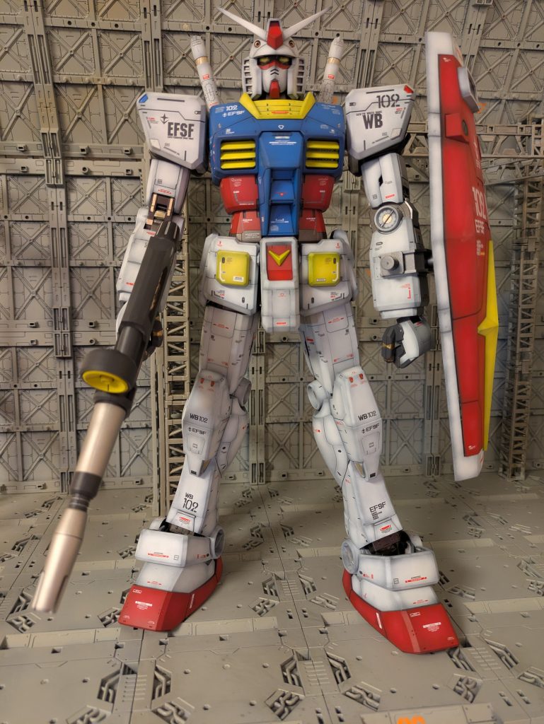 ガンダム?連邦だから?面が多いから塗装が大変でした😂