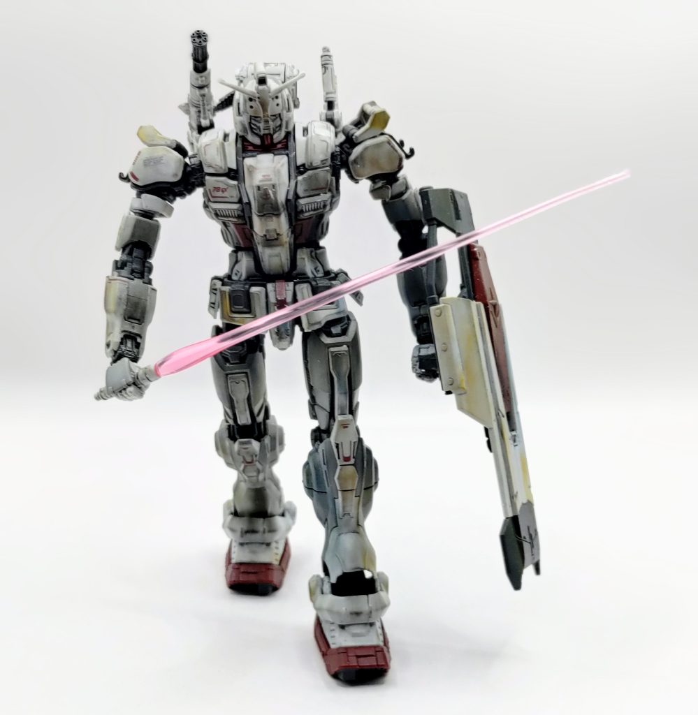 プレバン朝市でたまたま買えたのでせっかくなのでウェザリングマスターを使ってみました。復讐のレクイエム系は汚しが似合う。ガンダムEX歩きのポーズさせたかったけど足が難しい。