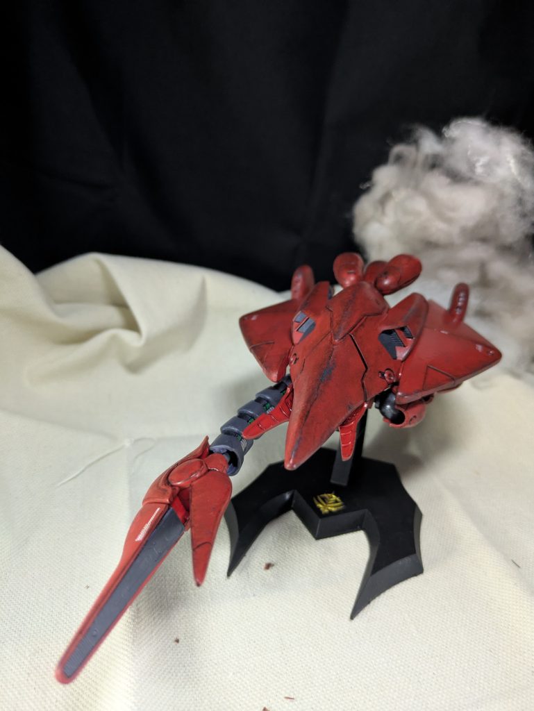 クロー伸展です。デカールはどれだけ付けるか悩みましたが、スケール感を無くさない様に機体の両翼と爪だけにしてみました。