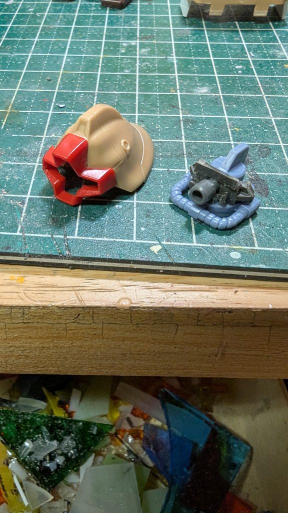 モノアイ部分はMSGのパイプ以外は余り物のパーツを適当に貼り付けて製作しました。