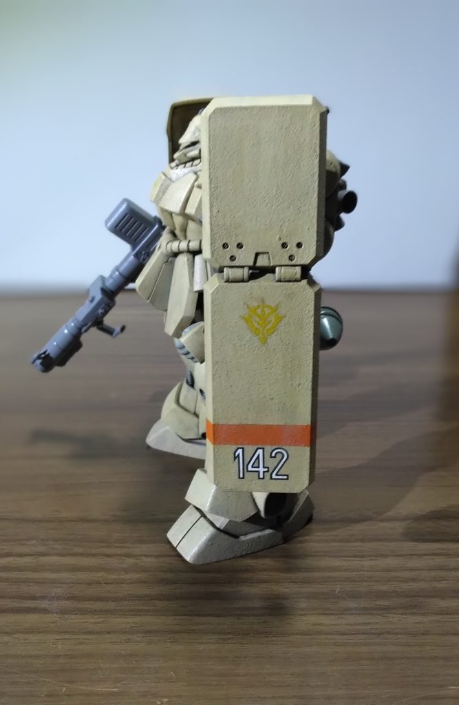 貼付されているジオン公国章は欺瞞である。(区別義務違反)