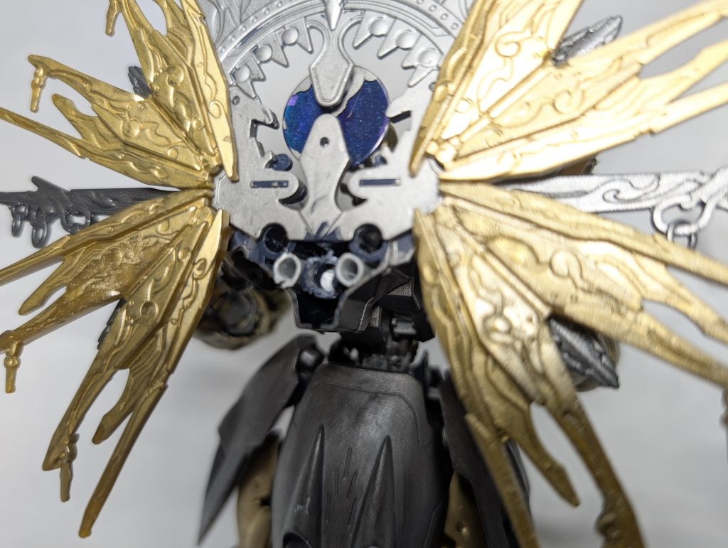 バックに直径3.5mm穴2.5mmのパイプを差し込んで更にバックパックを装備できる様に改造しました。