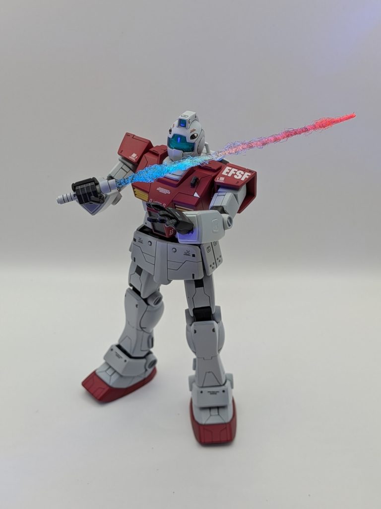 ビームサーベルがプラスチック一体型だったので切り取り、真鍮線と脱脂綿でネトフリガンダム風に改造しました