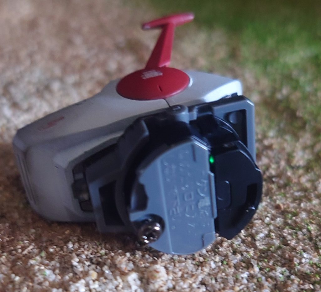 裏側にLEDのスイッチがついてます。