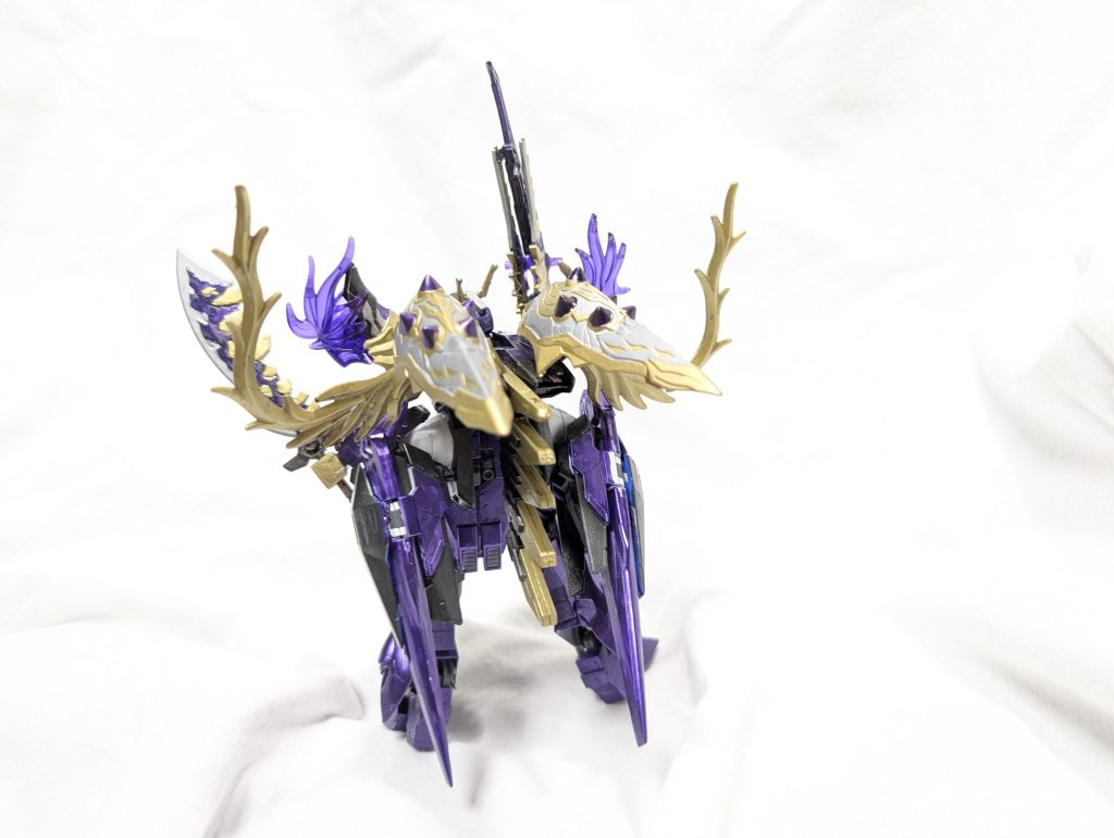 バックパックは、オプションパーツセットのエールストライカーを改造した物です。