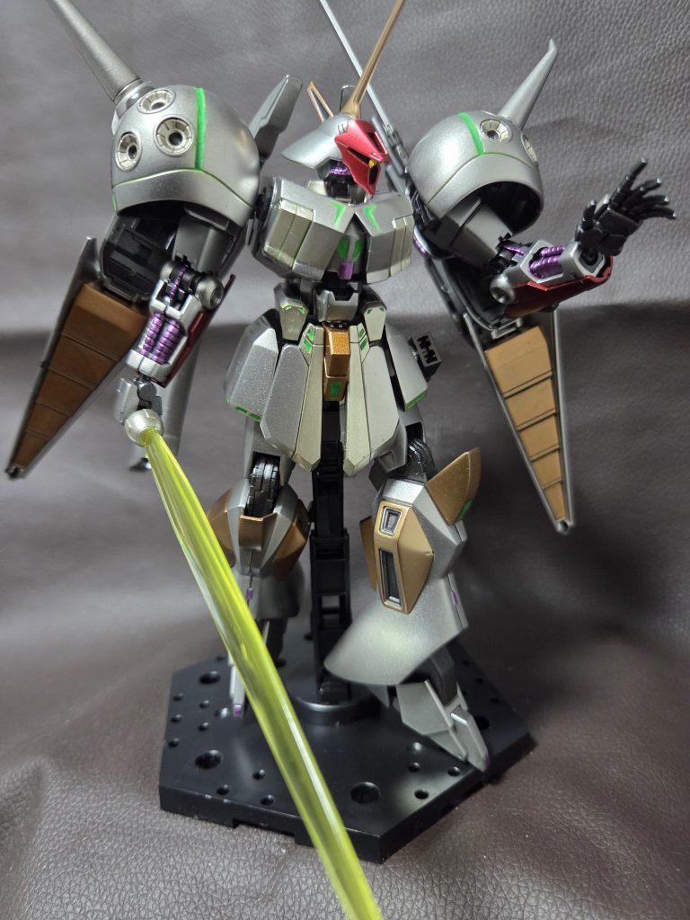 胴体と腰の接続が緩いのが難点のキットですが楽しく作れました