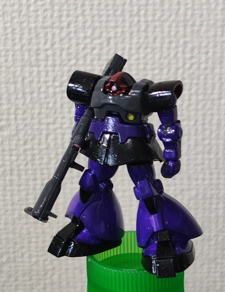 半光沢を吹いてないとべたべたしそうなテカテカです