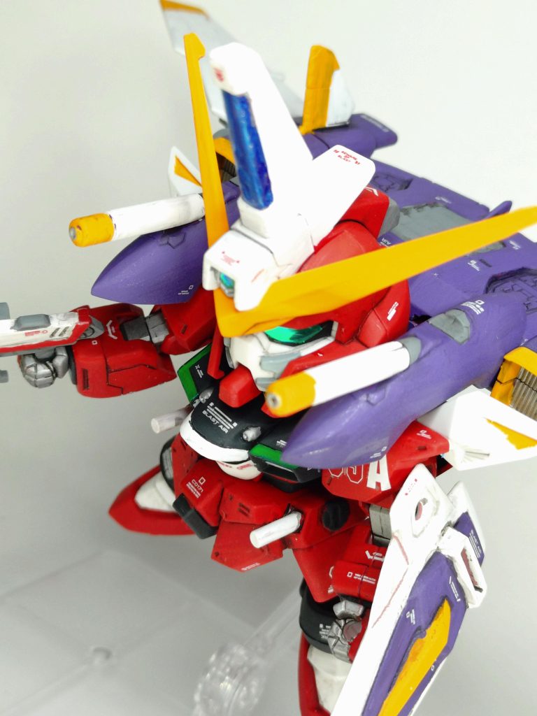 ファトゥム00は全面にマウントできフルバースト再現できますが完全に自立しなくなります。