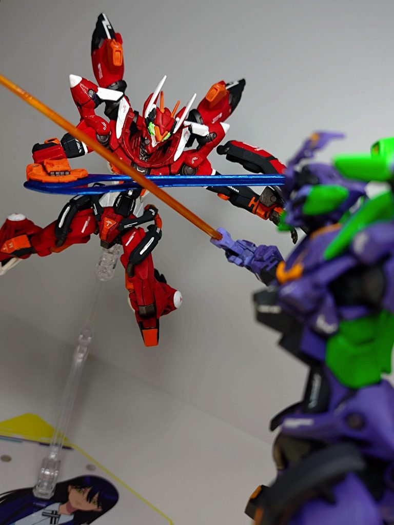 イオマグヌッソ内での激突シーン。「あれは使徒じゃない、アスカだよ!」とか聞こえてきそうな名場面。