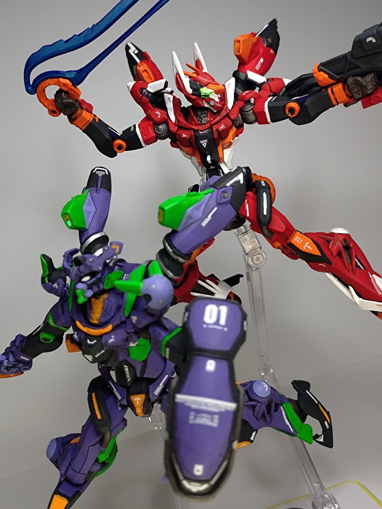 実際は背中合わせじゃない共闘シーン。こうやって並べてみたくて急ぎ完成させました。あとは零号機かあ…