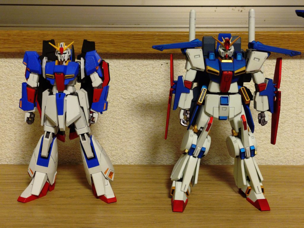 以前作製した、HGグレードZガンダムと。各パーツだけで見てみると、意外と小さくてスリムなんですよね。三機合体の複雑な機構と部品点数の多さから「大きくて重い」イメージなのかな?