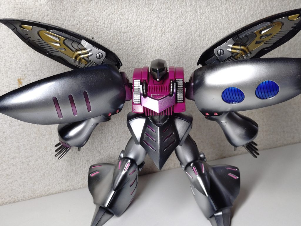 気品溢れるように、パールキャンディにしたかったのですが、思いのほか下地の色だけが強調されてしまい、妙に俗っぽい金属感が出てしまいました…。