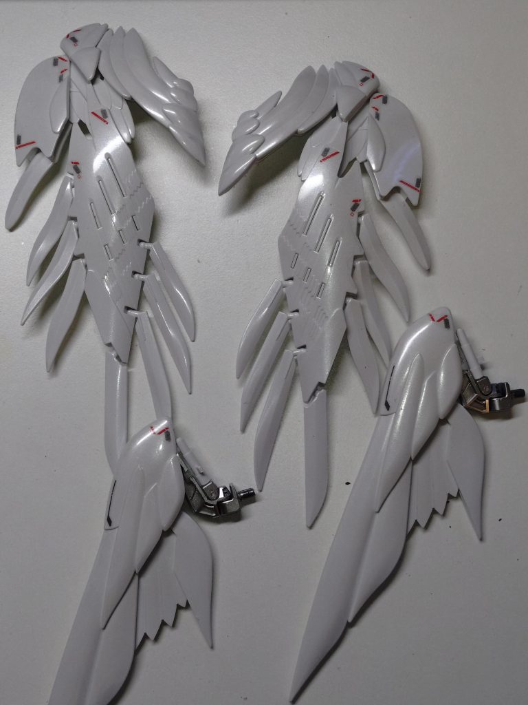 前回のキュベレイで上手くいかなかったパール仕上げ。今回は成型色の白を活かして、キラテカパールに出来たと思います。簡単かつシンプルのが良い仕上がりになりますね。