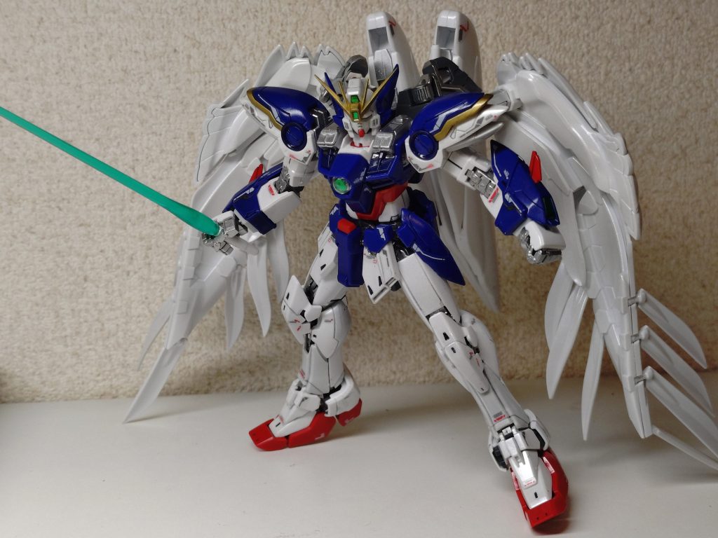 この無機質と有機質の中間を上手く両立した様な翼が、なんとも綺麗でカッコ良いですね！