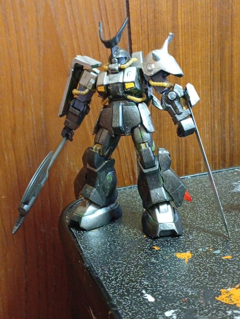 しばらく大掛かりな改造と塗装をしていなかったため練習に装備を盛ることにしたhgハイザック。