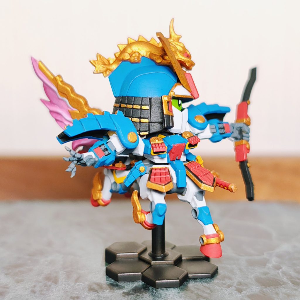 真横から。麒麟児特装(キリンジ・スペシャル)という出で立ちのようです。羽はバイオセンサーっぽくピンクのグラデーションに。グラデーション塗装も初挑戦です!