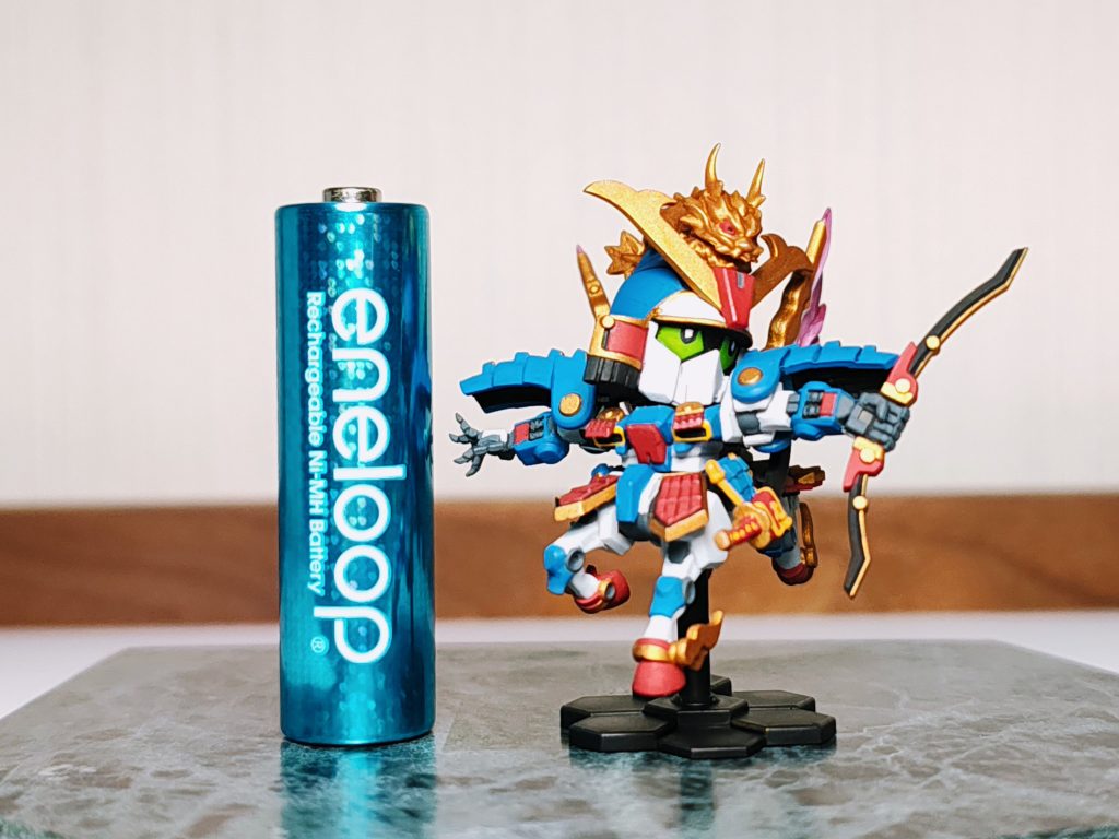 大きさ比較。ちっちゃくてかわいい。アーティファクトの半分くらいのサイズ感でした。