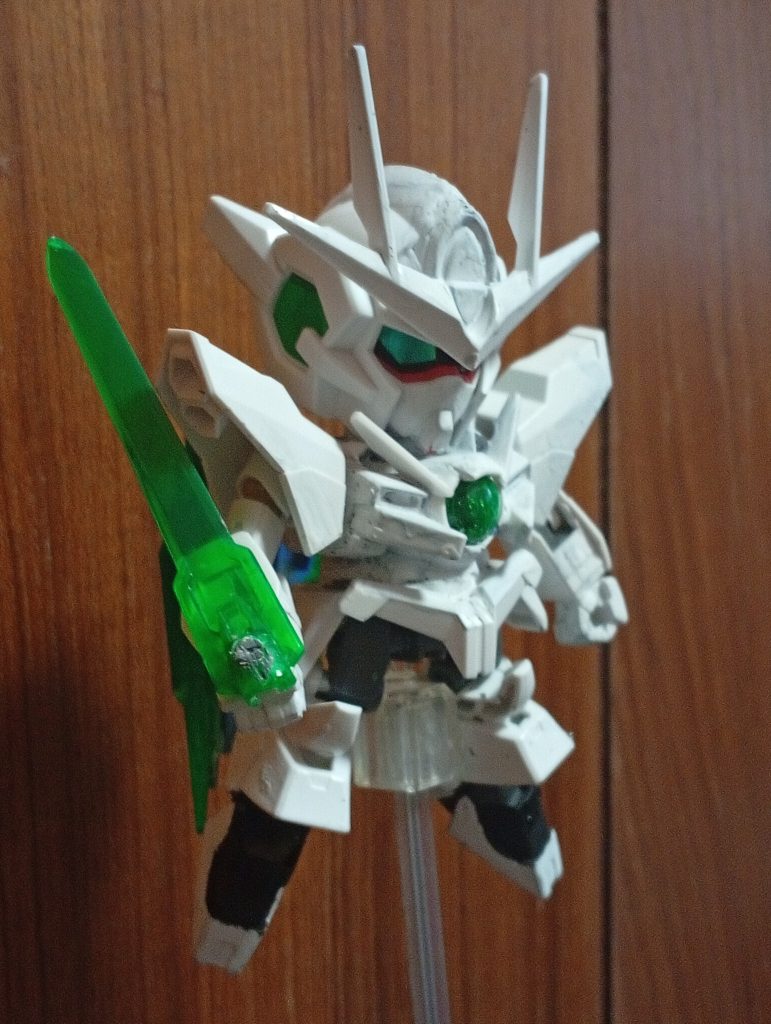 ミキシングと全塗装で体型とカラーリングを自分好みに整えたbb戦士クアンタ。 