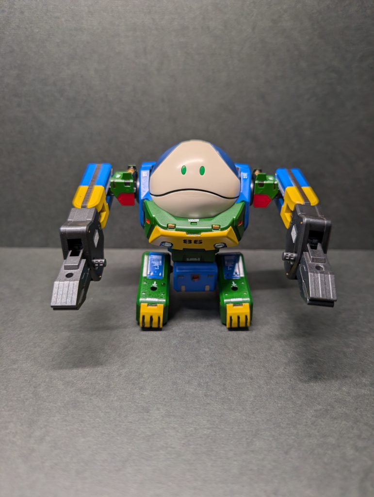 このハロローダーを兵器ではなく建設重機として仕上げたかったので、仕事でお付き合いのある会社様の重機カラーで塗ってみました。