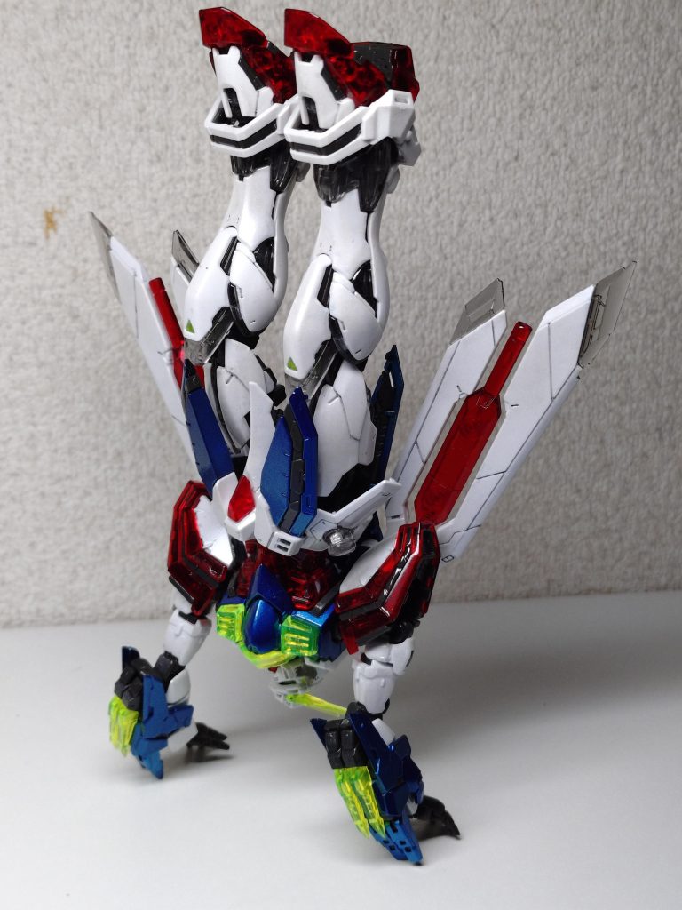 多少アームの爪で支えはありますが、しっかり倒立しやがります。片手では流石に無理か。