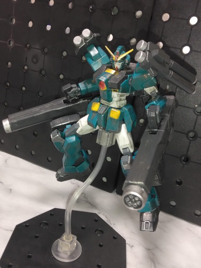 ビームガトリングが２門になって、色はレオパルドなのに、レオパルドデストロイを感じさせる。