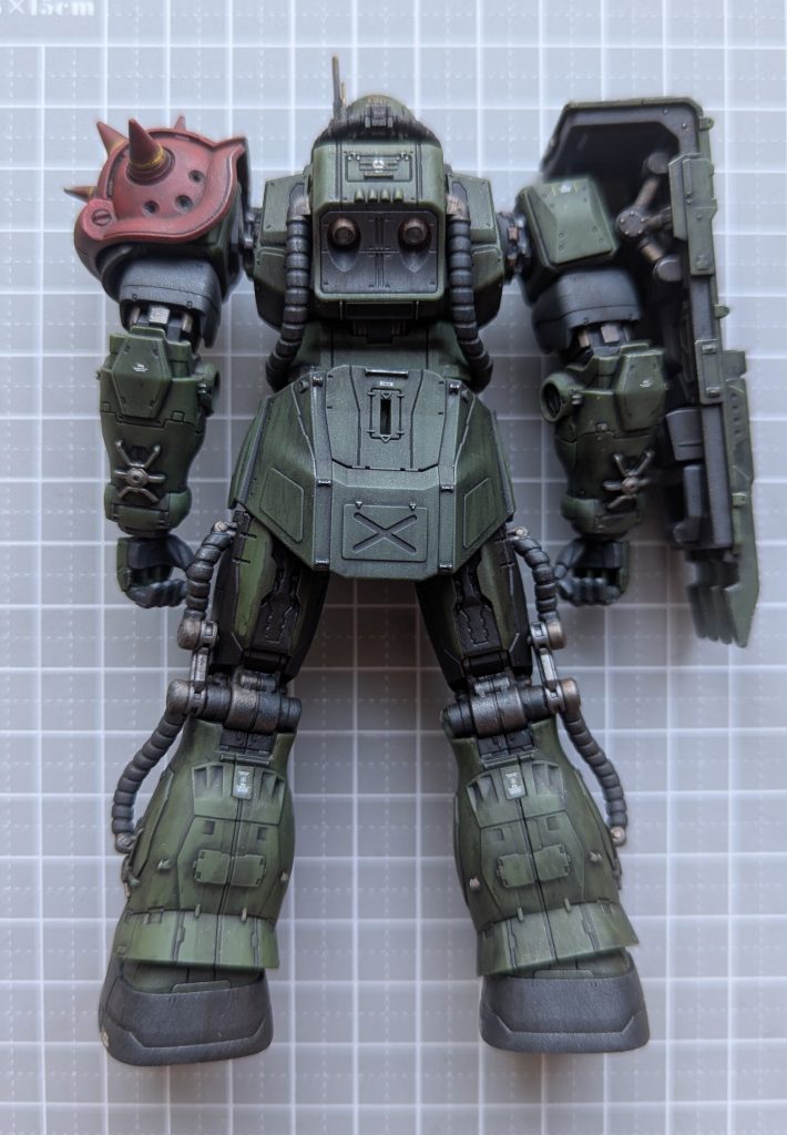 その他改修箇所…一応、全ての復讐のレクイエム版ザクⅡF型の盾のパワーポイントにピンバイスで穴あけ無識別型と通常のザクとの差別化を図りいかり肩と足裏肉抜き穴埋めは無識別型のみです(^_^;A手抜きでは無いよ差別化(笑)差別化(^_^;A