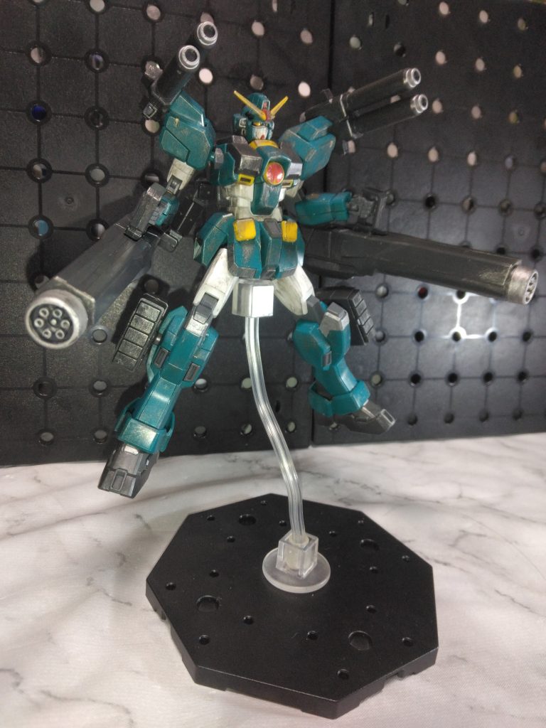 操縦者のスガ・アキラが最終話でガンダムタイプに乗って主人公と戦闘。主人公と接点があっただけに、少しでしたが最終話でのサプライズに当時は興奮したものです😊