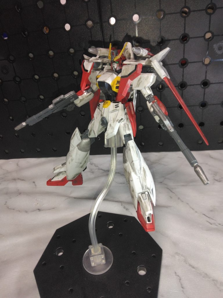 ミサイル撃ちみたいなポーズ。