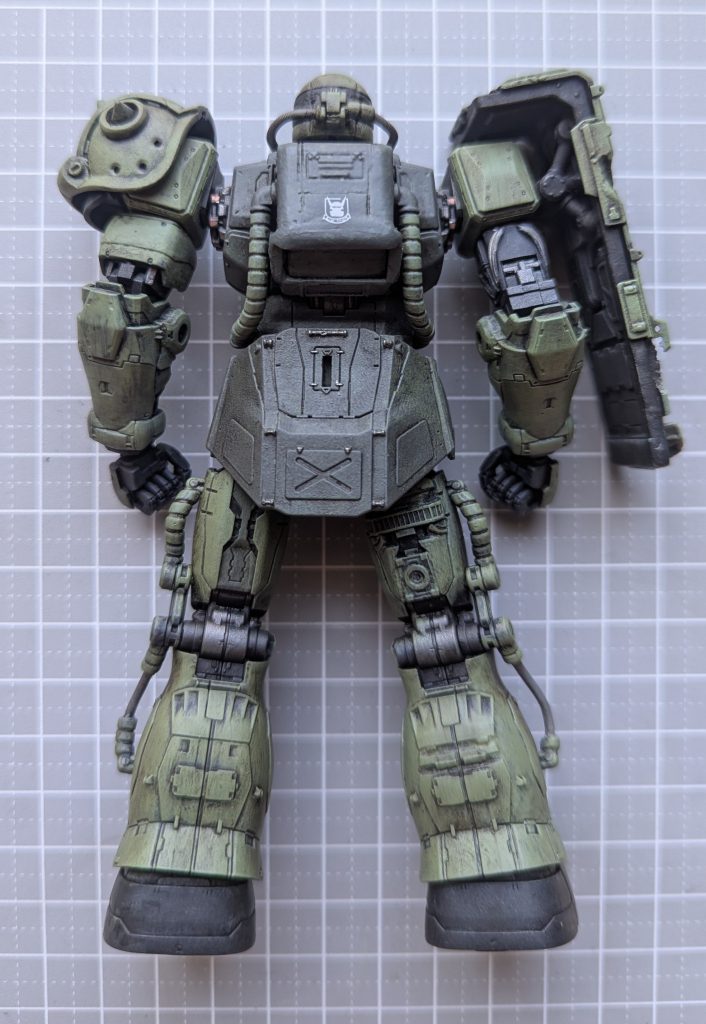 いつもの改修したり… 手足のミサイルポッドの接合ディテール削ったり… 装甲剥げダメージしたり… モノアイレールの幅増し、頭部の形状変更したりで(^_^;A結構時間かかっちゃいましたが、ぼちぼち自分的に及第点はとれたかと(^_^;Aデカール持ってないのでメル◯リでゲッツ(^_^;A