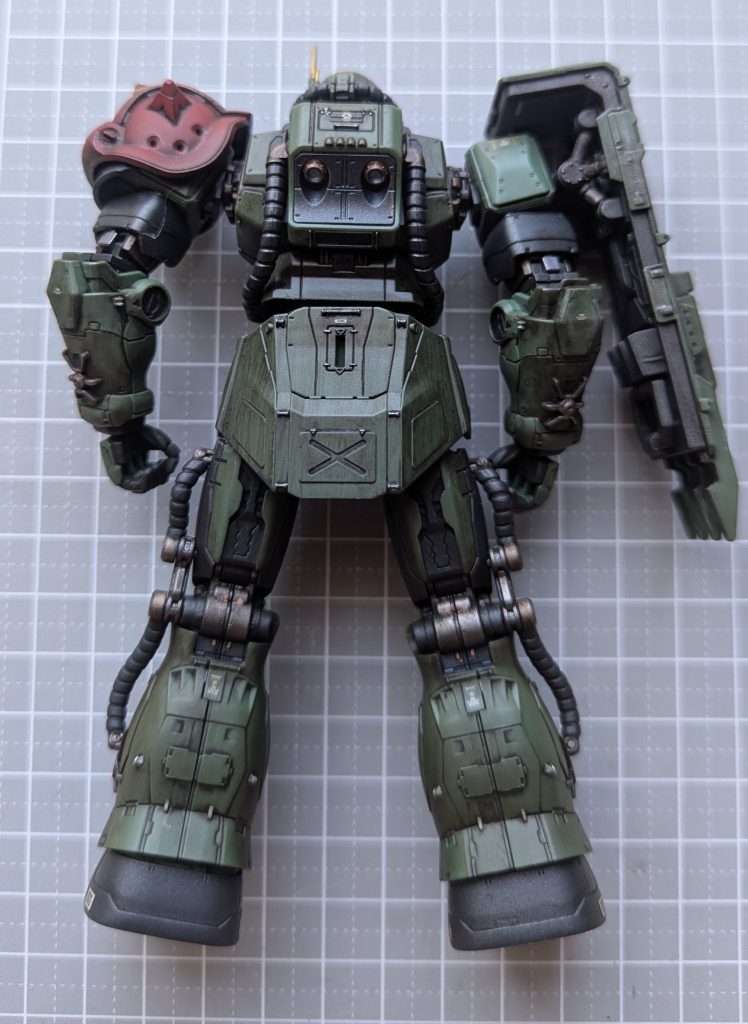 写真では分かりづらいのですが、その為ケイル機・チャブス機の改修事項に記さなかったのですが…シールドのパワーポイントに0.4mmのピンバイスで穴を開けてます。無論、このルショーン機のシールドにも同等の改修を施してます。