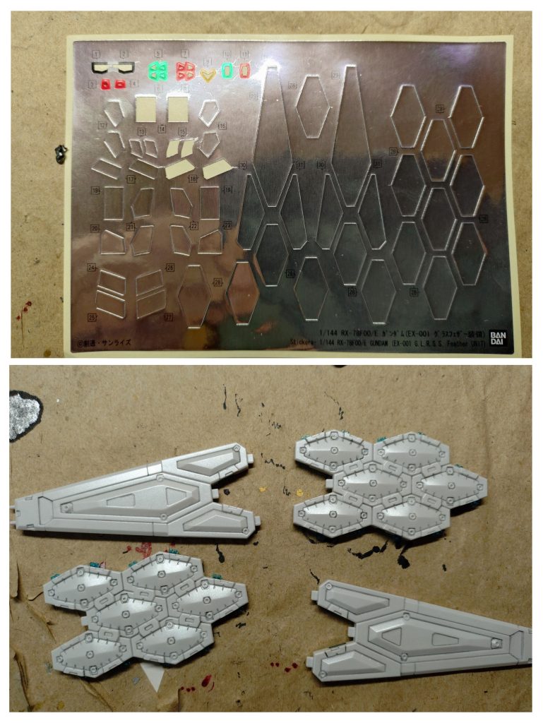 この太陽光パネル。シールを貼るだけでも気力使いました。パパっとエアブラシでも良かったけど、メッキのシルバー持ってないから仕方ない。