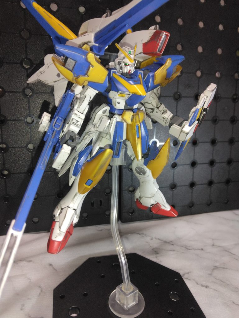 フルアーマーっぽく見えるけど、胸部装甲は変わらずV2のまま。Iフィールドがあるから、そんなに問題ないのかな?