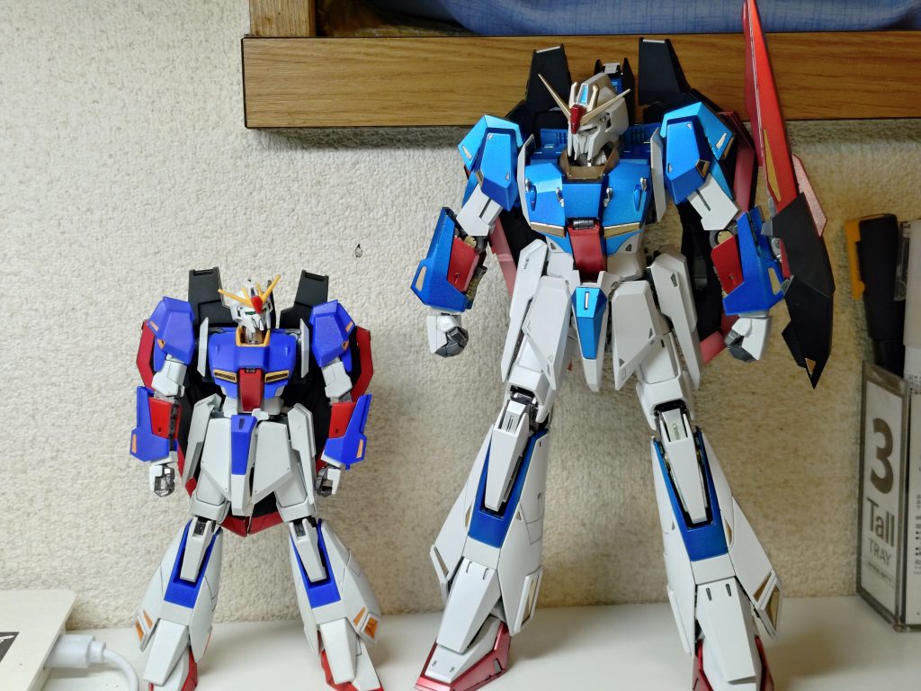 HGZガンダムと。1/100と1/144で違うとは言え、それ以上に差がある様に見えますね。