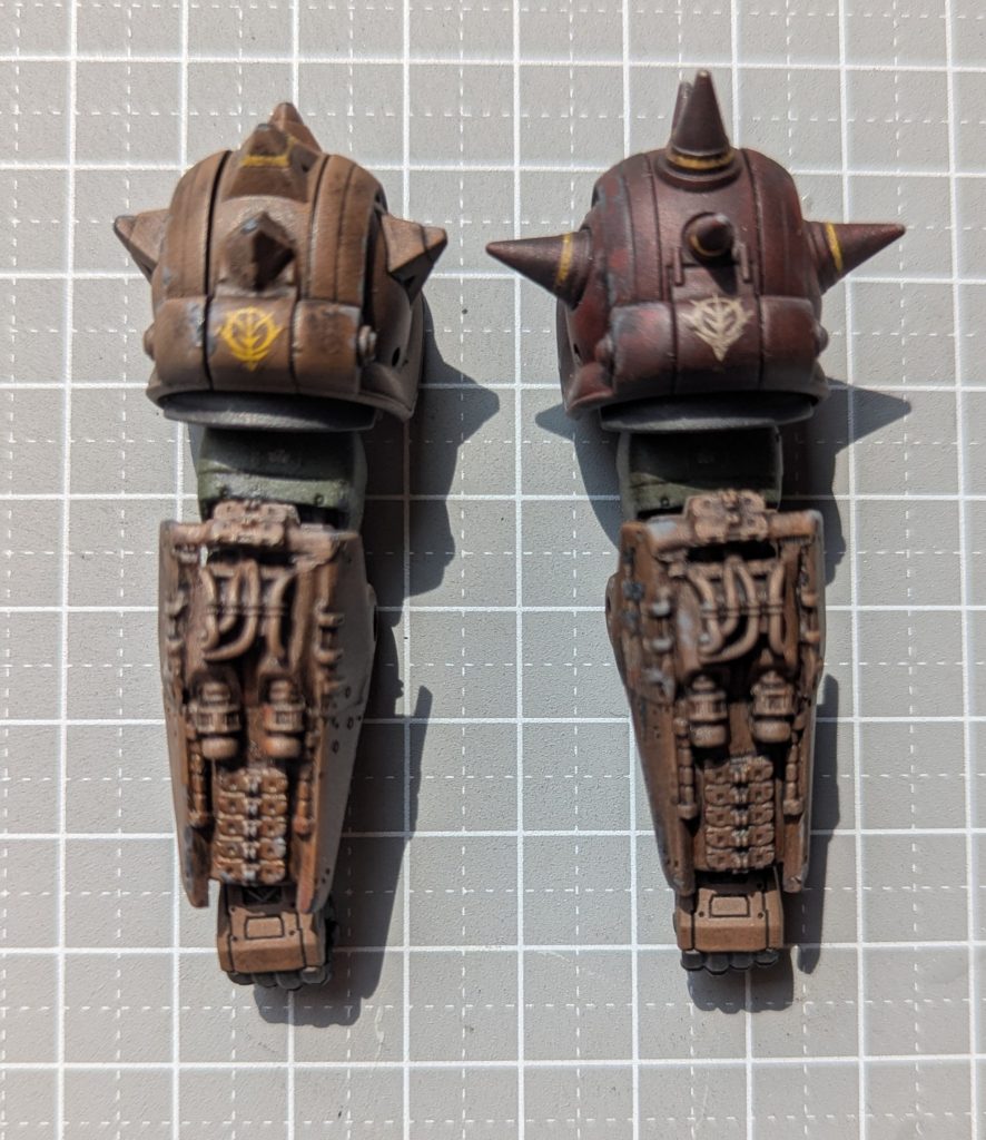 ■アームパーツ・スパイクは左右非対称にする事で現地改修感を…※チャブスのこだわりで右肩スパイクの数を増やしてます・盾を排除する代わりにガントレットの装甲をマゼラアタックの装甲を貼り合わせ、ミサイルポッドも三連から二連の物に…※色分けしようか迷いましたが、しない方がミリタリー感がでて良い気が(;´Д`)