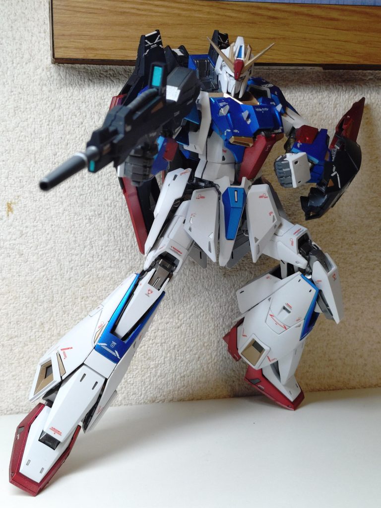 サイズ感や手に取った重量感、MGも中々魅力的ですね!