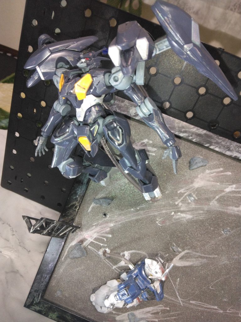 以前投稿したときに言っていた2体目のファラクト。パーメット部分の塗装が1番上手くいったと思う推し機体。開き手をジャンクパーツから似たような手を加工して取り付け。