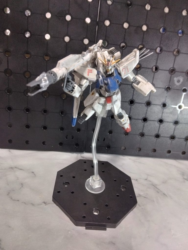 ｢質量を持った残像だというのかっ…！｣｢ばっ…化け物かっ！｣戦闘作画がキレイでF91も個人的おすすめ作品です。