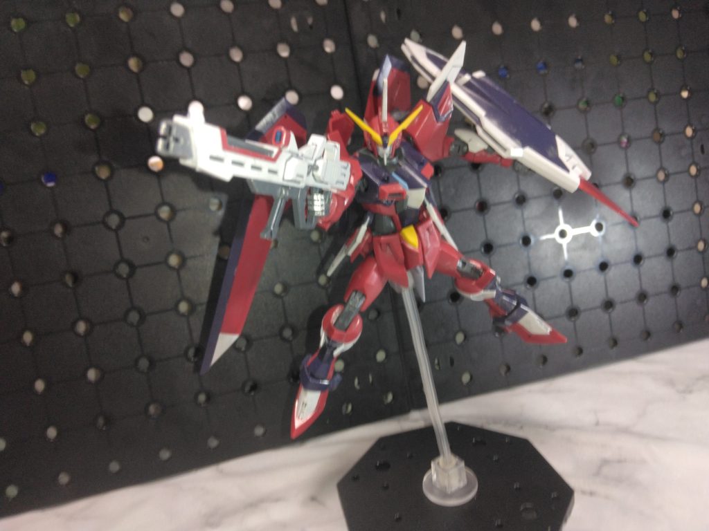 デスティニーやインパルスの方が使い慣れてるはずなのに、渡されたジャスティスもそれなりに上手く使ってましたよね。不殺戦闘を極力心がけて戦ってました。