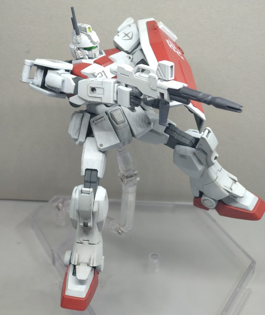 陸戦型系のキットはどれも出来がいいですね。よく動き、ストレスなくポージングできます。